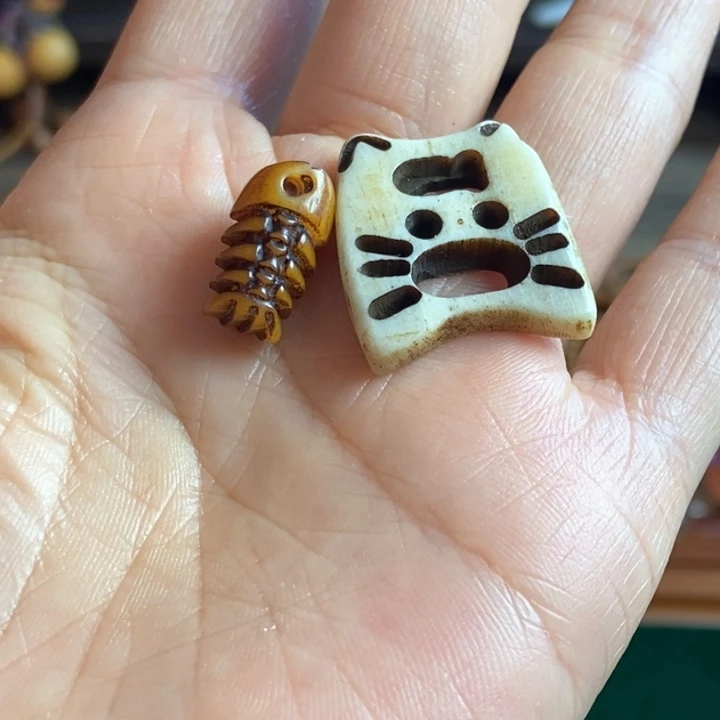 配饰驼骨雕刻小猫牌子➕小鱼骨