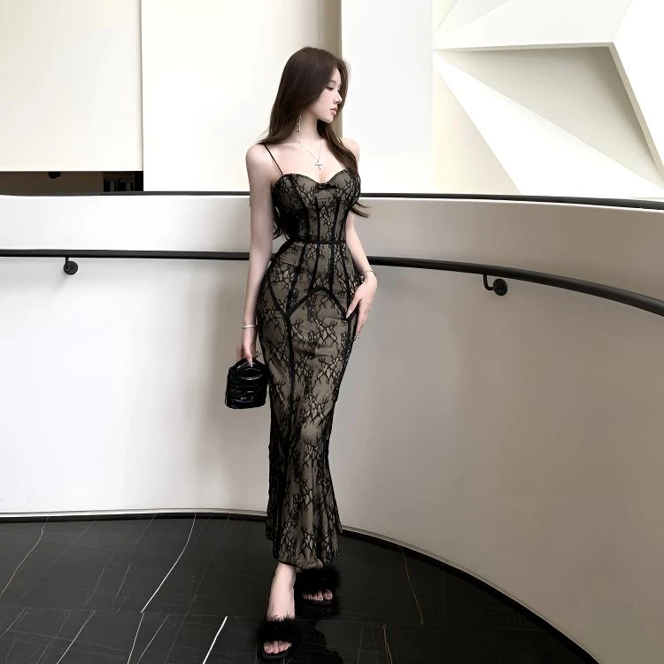 纯欲风辣妹性感修身显瘦网纱拼接设计感镂空吊带包臀裙长款有胸杯