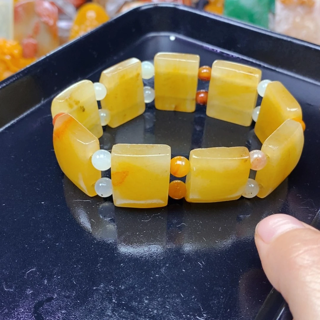 石英质玉（黄龙玉）未镶嵌颈饰