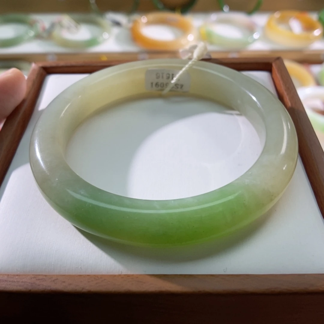 【闪购商品】未镶嵌手镯和田玉（翠青玉）