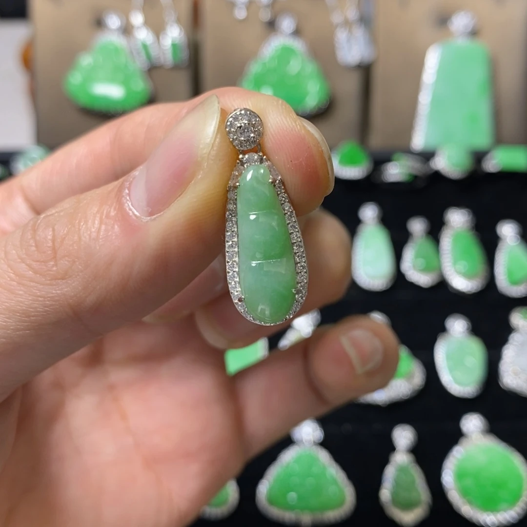 翡翠颈饰银S925镶嵌天然翡翠