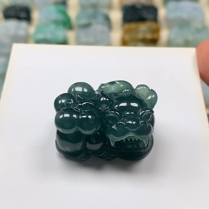 翡翠颈饰未镶嵌天然翡翠貔貅吊坠