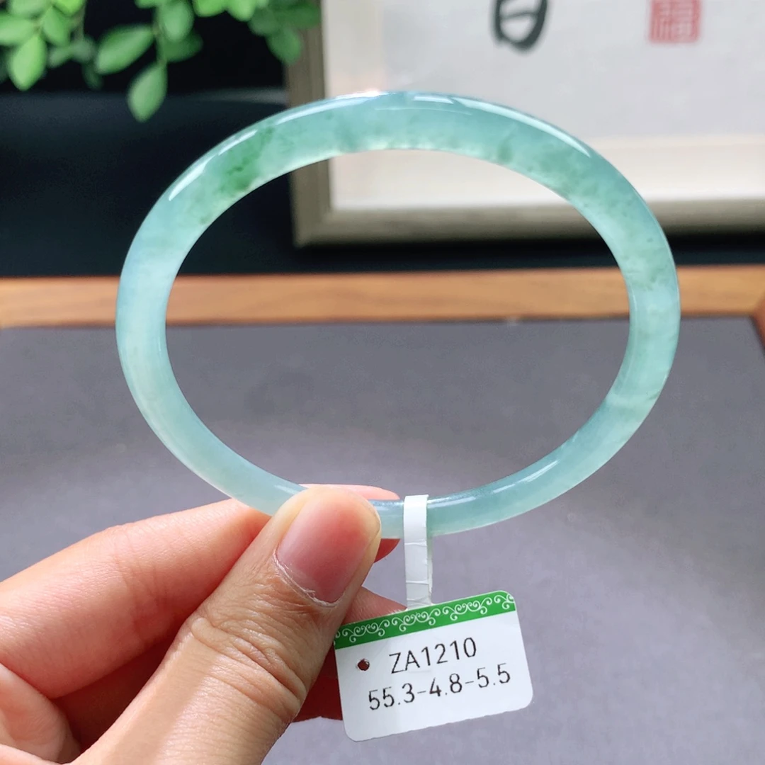 翡翠手镯未镶嵌天然翡翠手镯