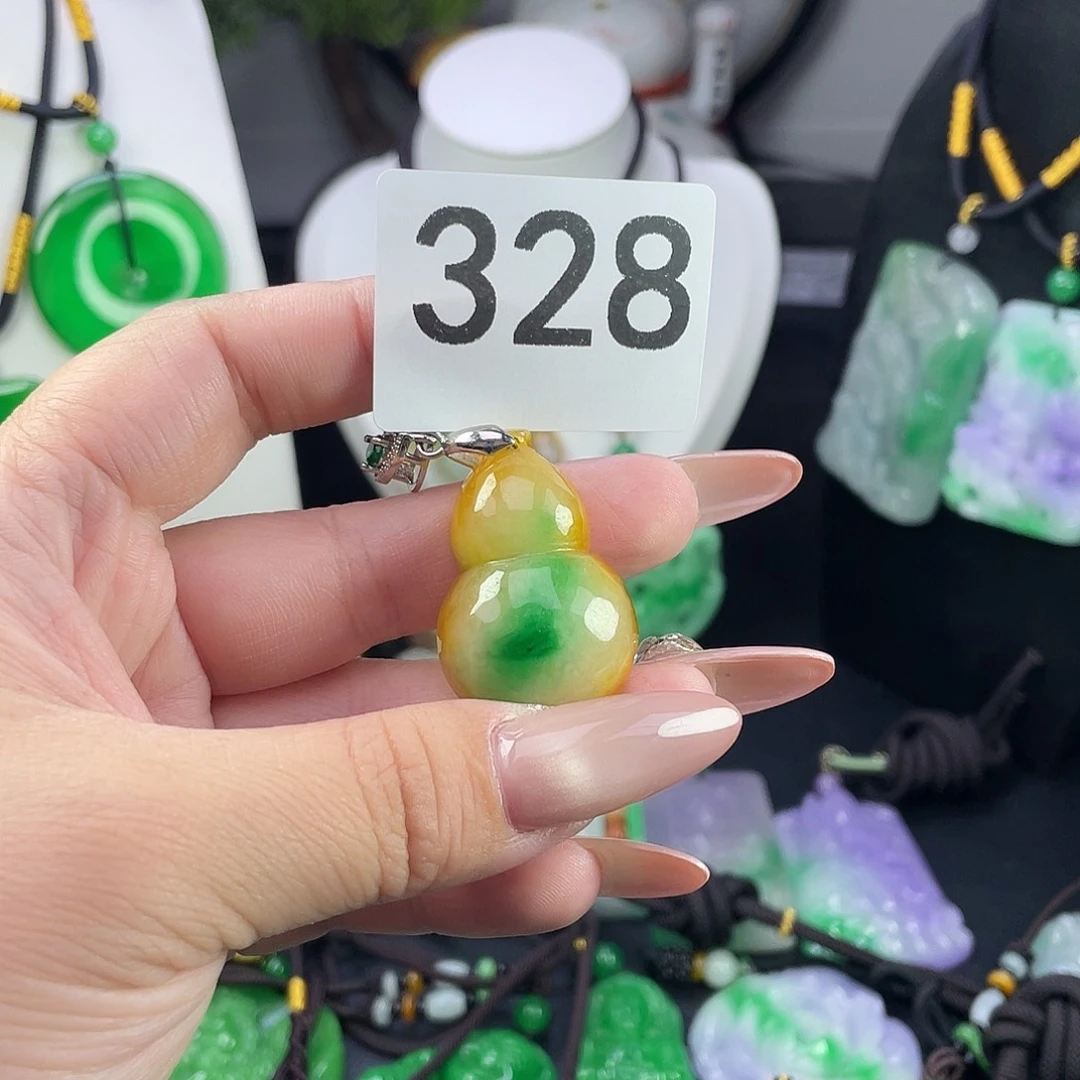 翡翠未镶嵌吊坠(赠链)