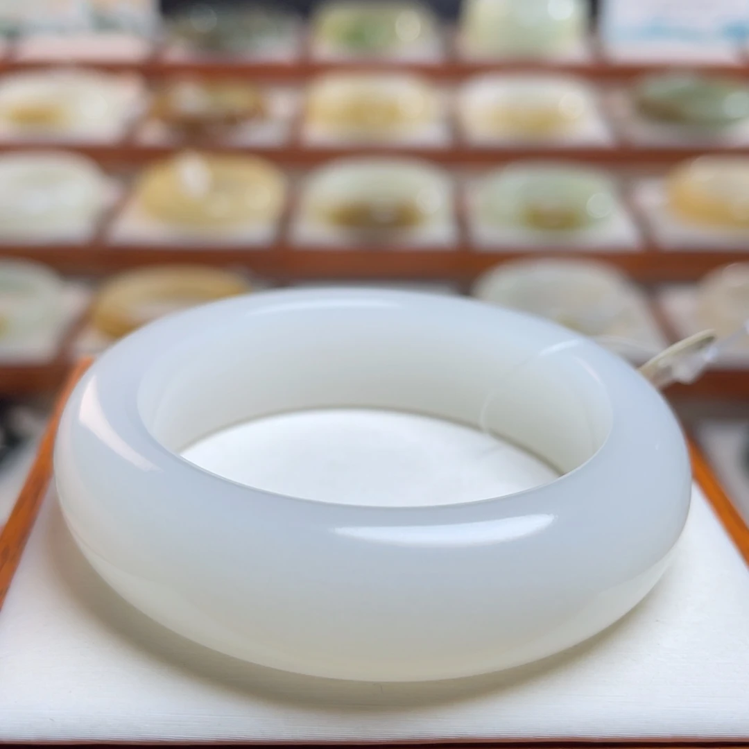 【闪购商品】未镶嵌手镯和田玉鄄*潮