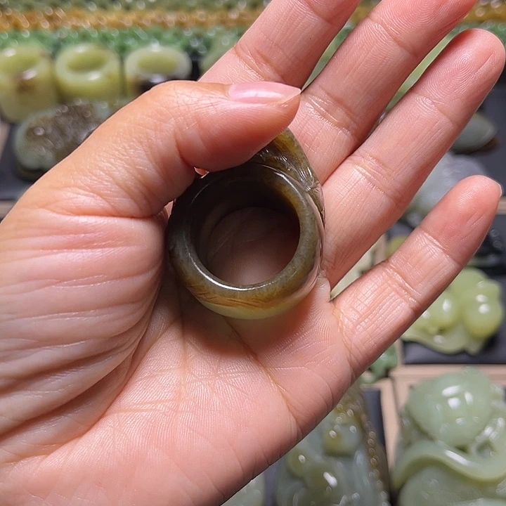 老***间和田玉未镶嵌挂件