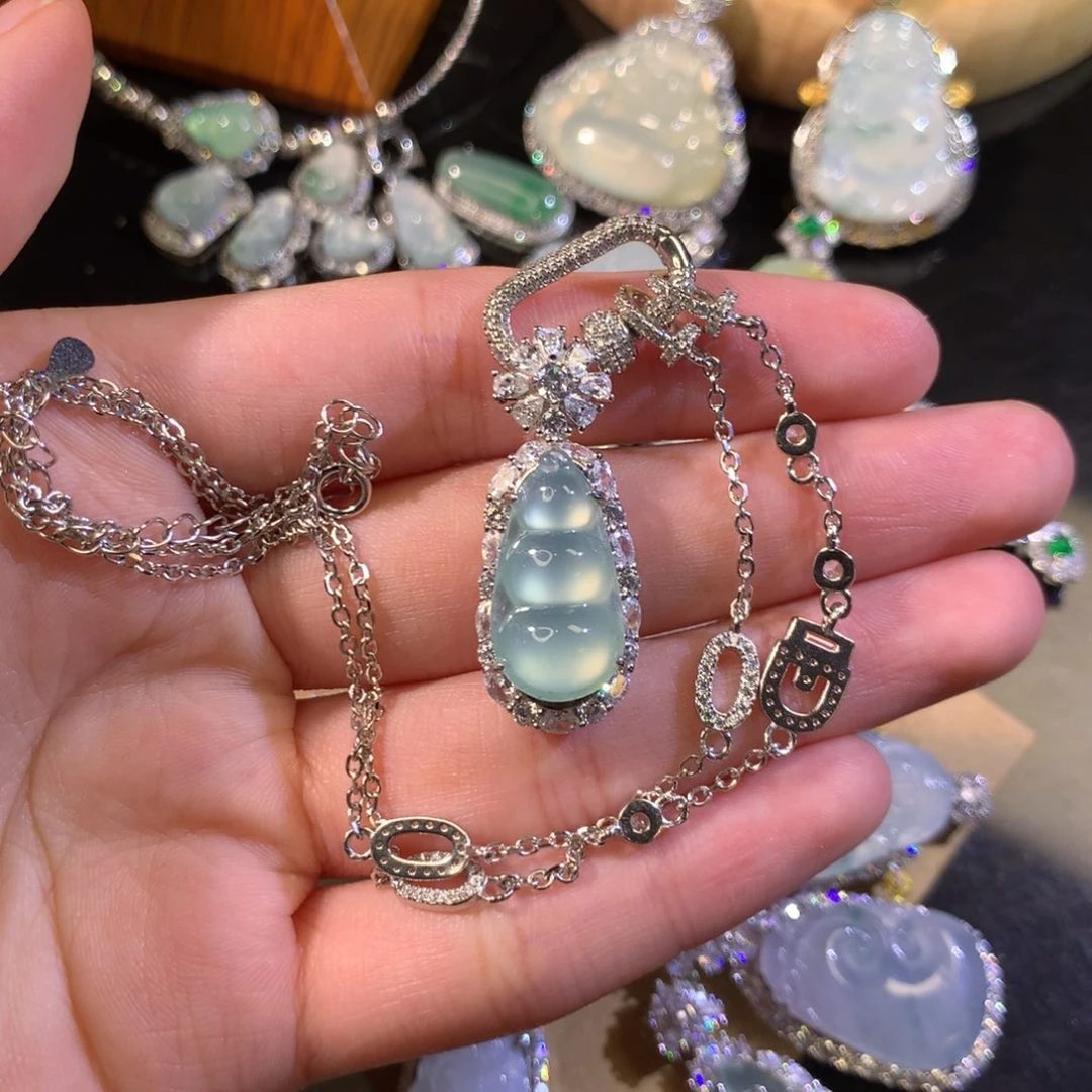 鸿***楼翡翠银S925镶嵌颈饰