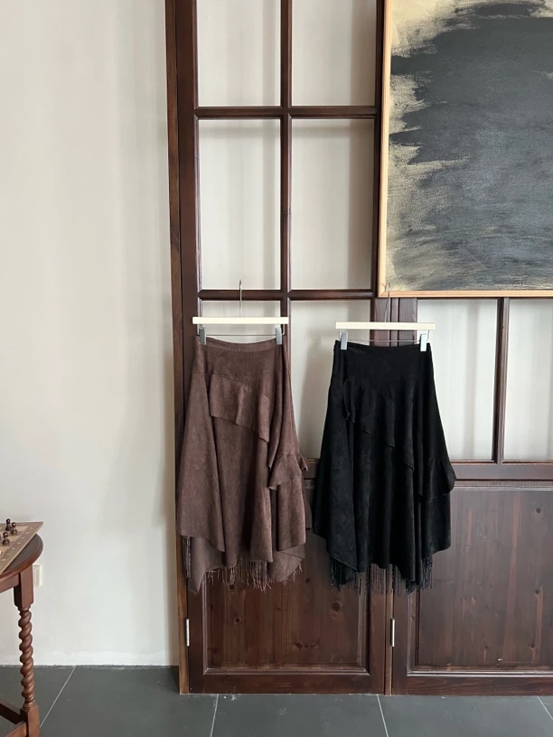 【赵小小&琥珀夜航曲】1035 秋上新重工不规则皮绒拼蕾丝收胯半身裙