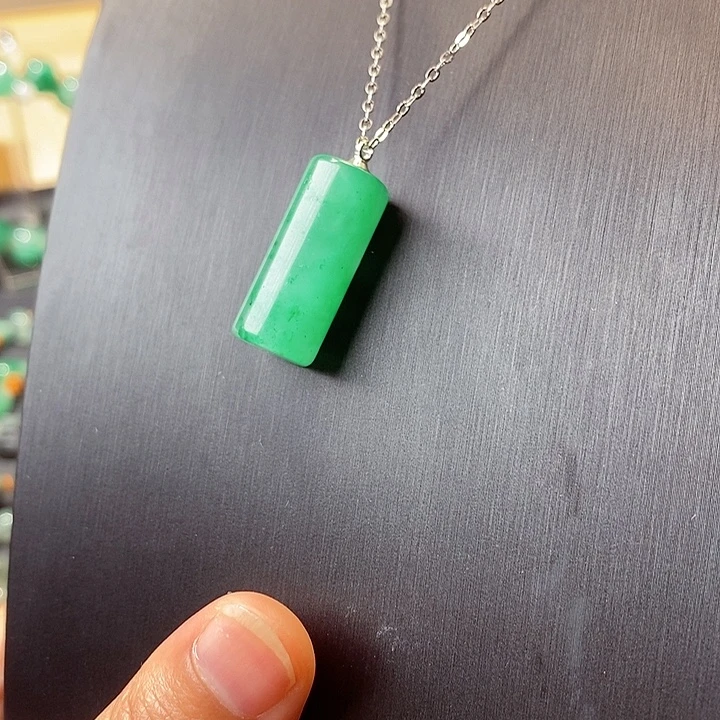 未镶嵌挂件石英质玉（非洲翠）