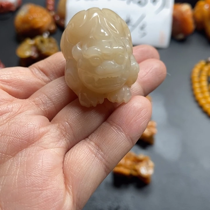 石英质玉（黄龙玉）未镶嵌颈饰