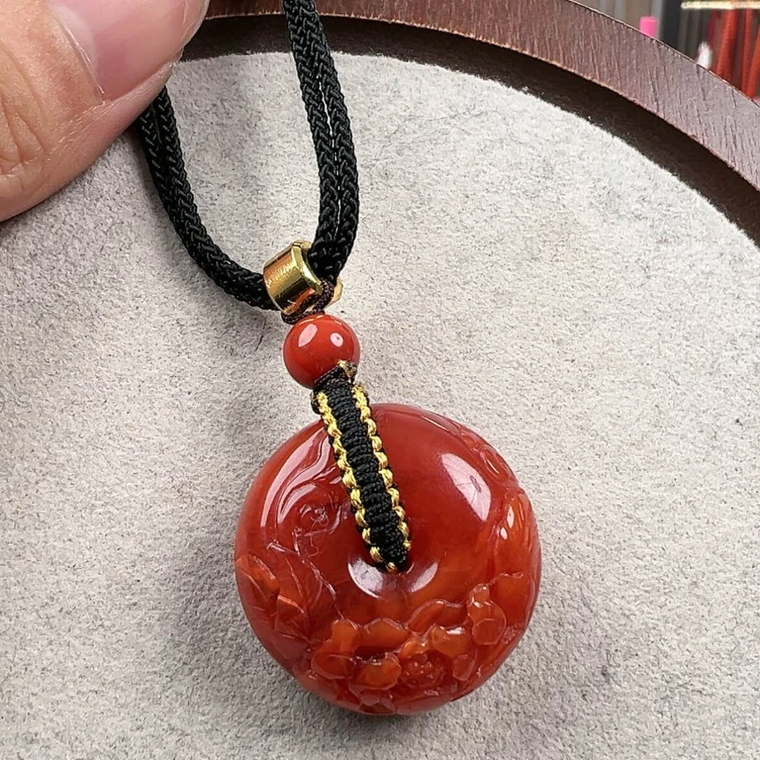 南红玛瑙吊坠未镶嵌