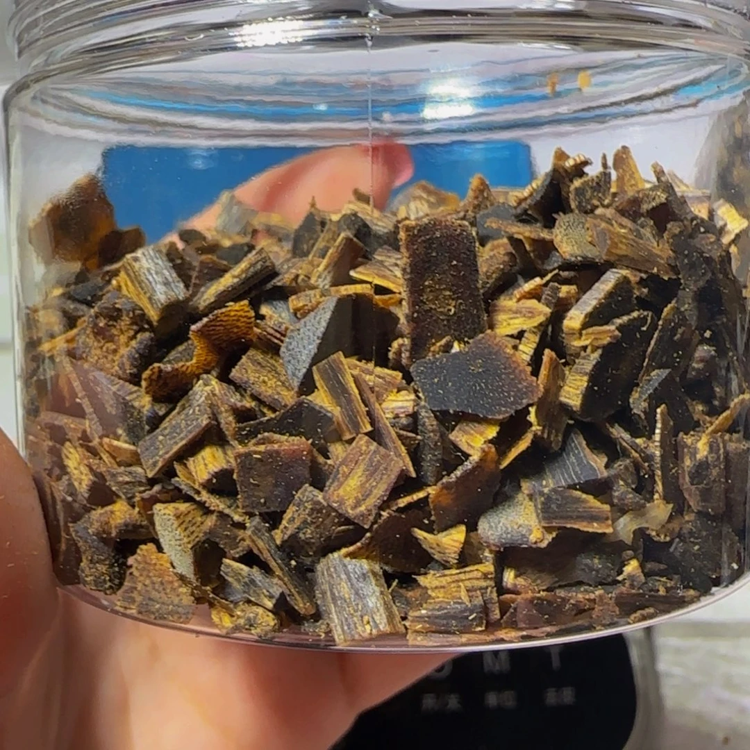 一***。沉香沉香碎屑乌身沉水料51克