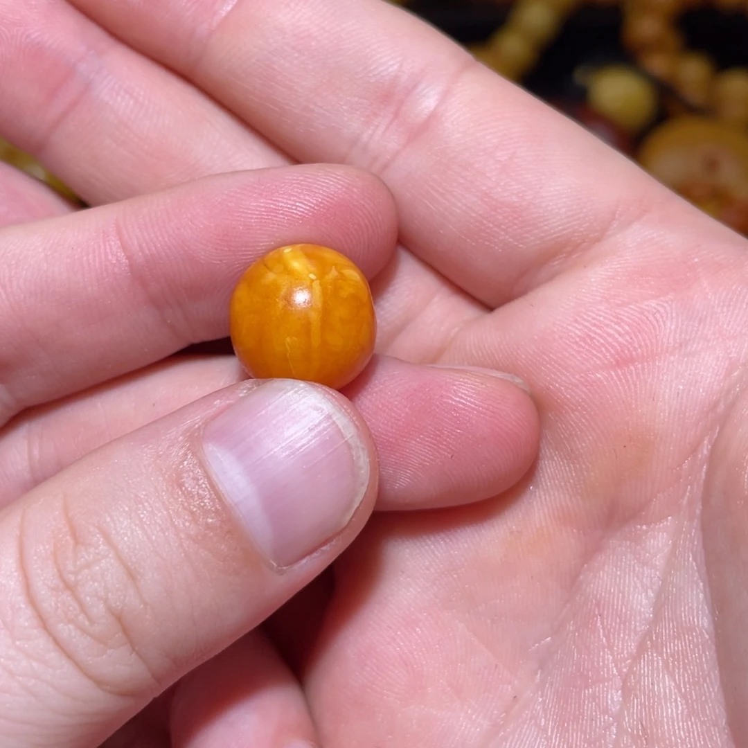 潇***雨琥珀未镶嵌裸石苹果珠