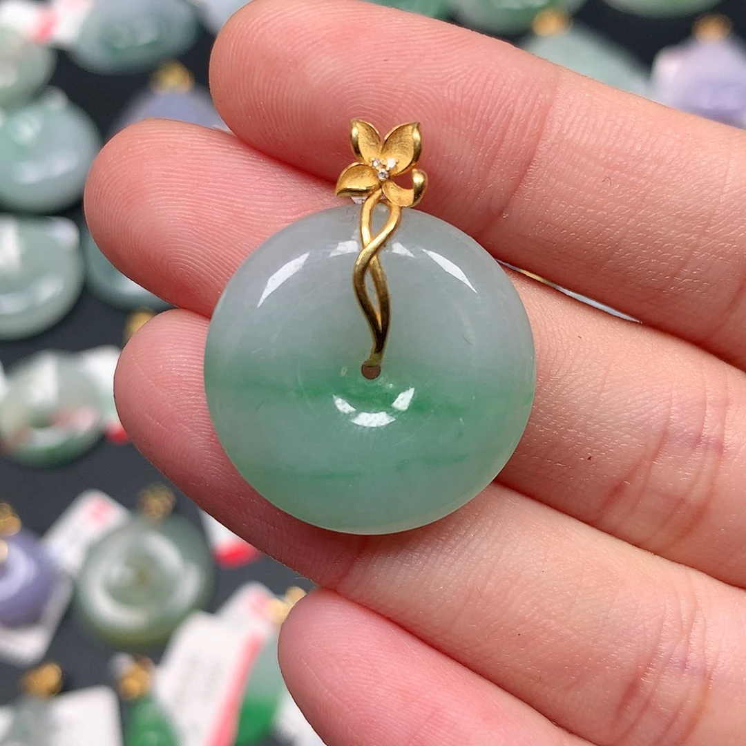 颈饰18K金镶嵌翡翠翡翠吊坠