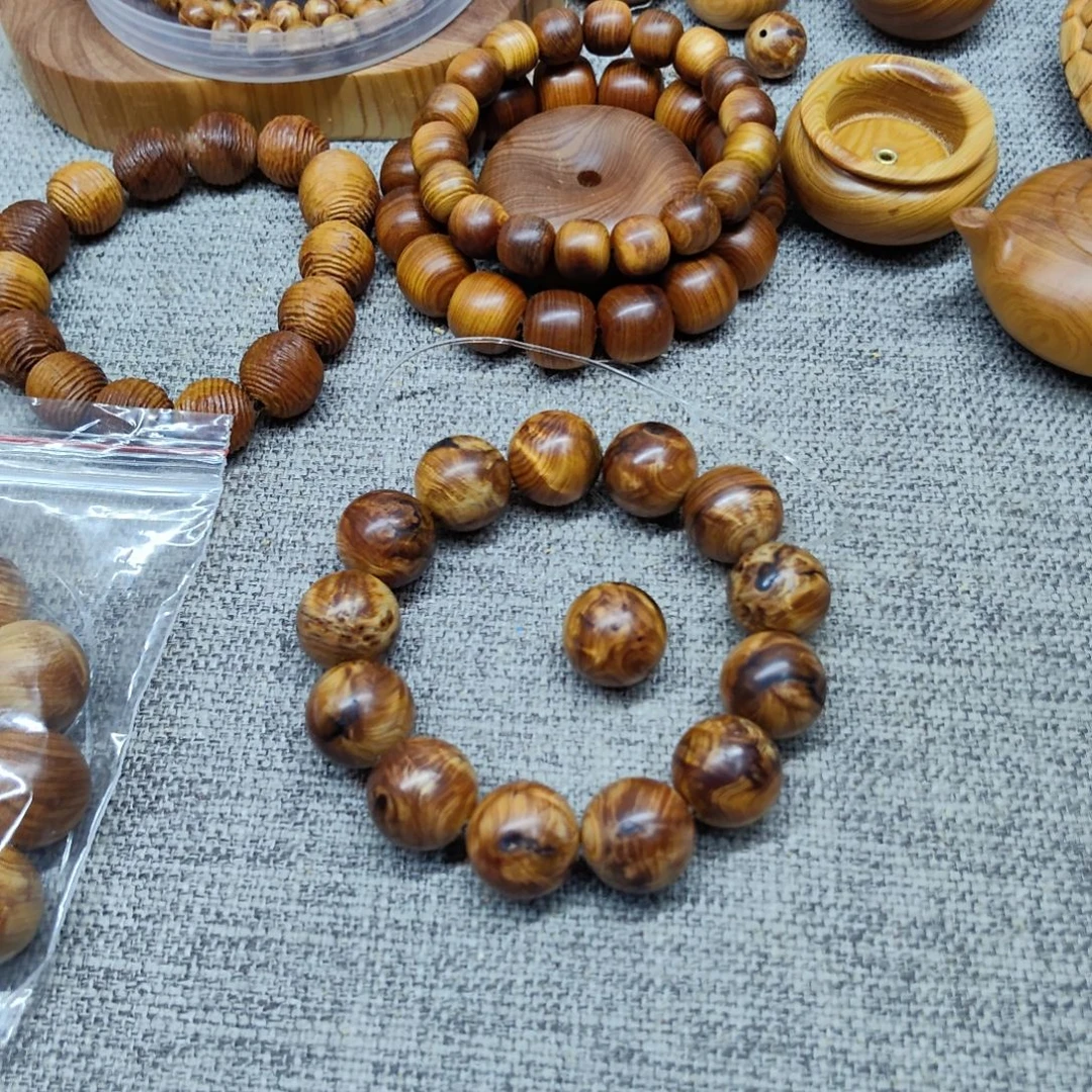 小*虫雷击遐思珠子，太行崖柏