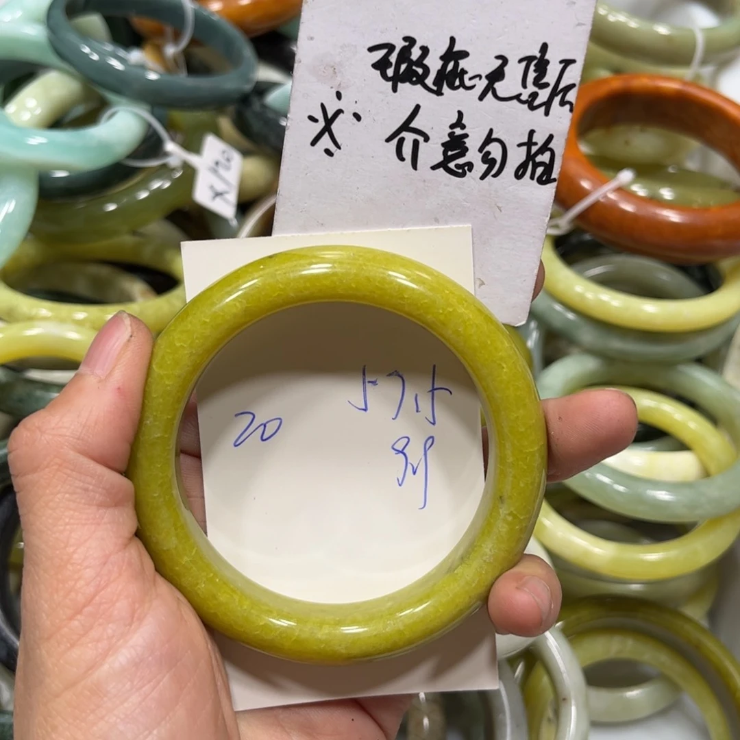 蛇纹石玉手镯未镶嵌
