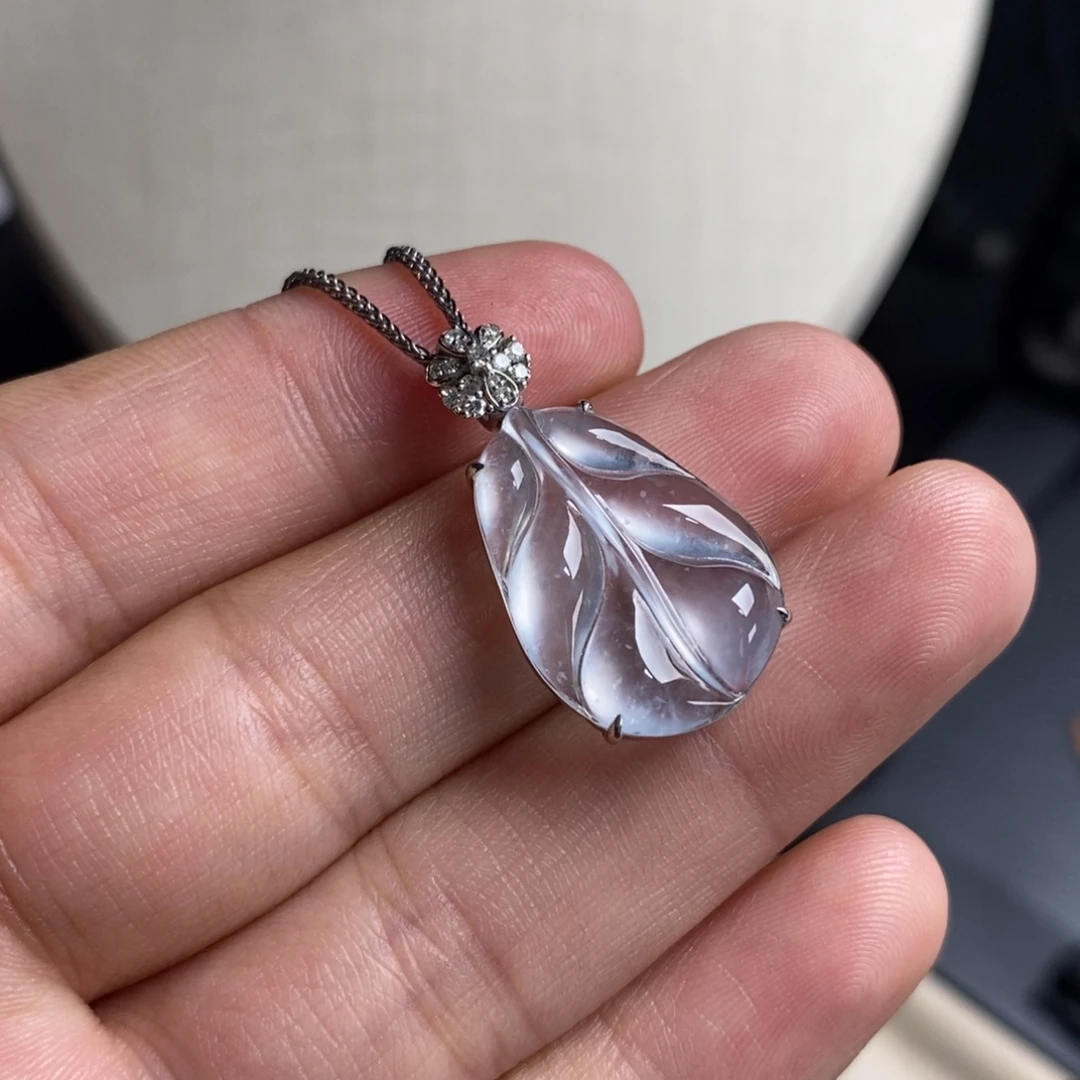 翡翠18K金镶嵌颈饰冰透起钢光叶子吊坠