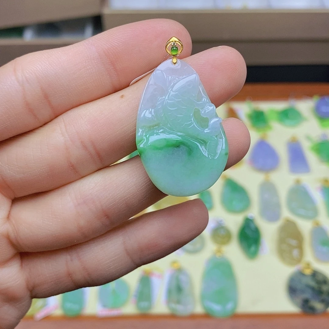 翡翠颈饰18K金镶嵌翡翠