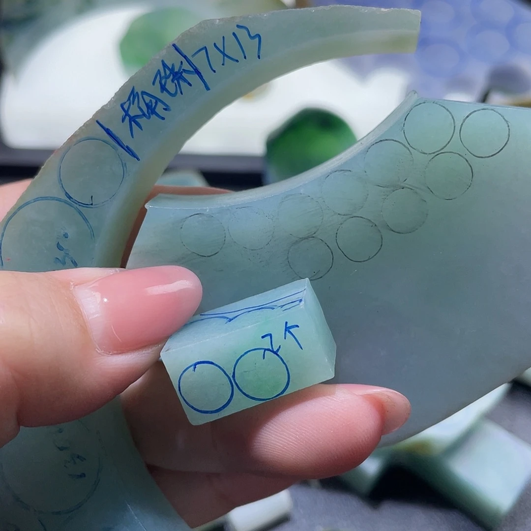 定制翡翠未镶嵌小*兽