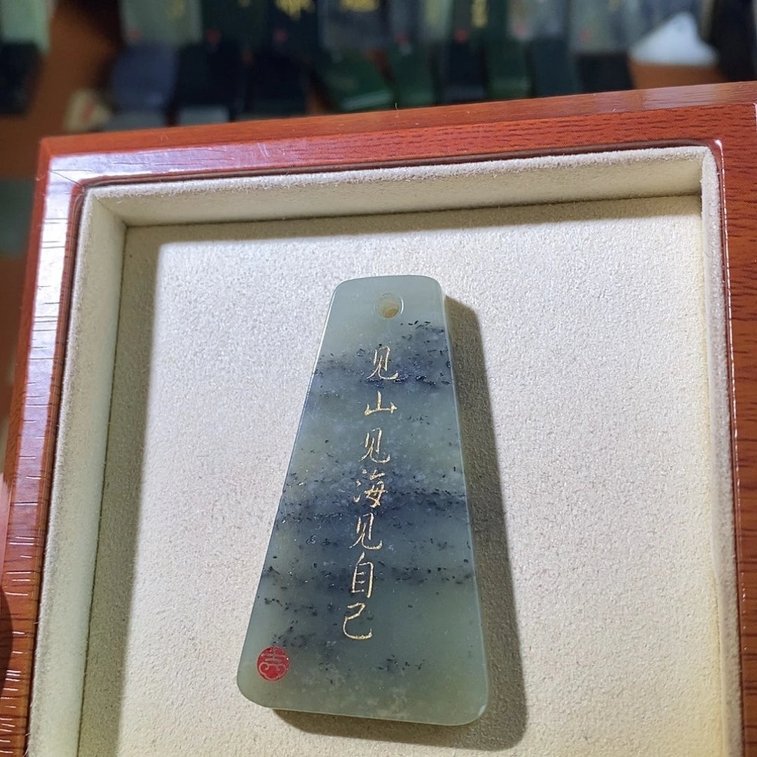 丈***尚和田玉未镶嵌颈饰