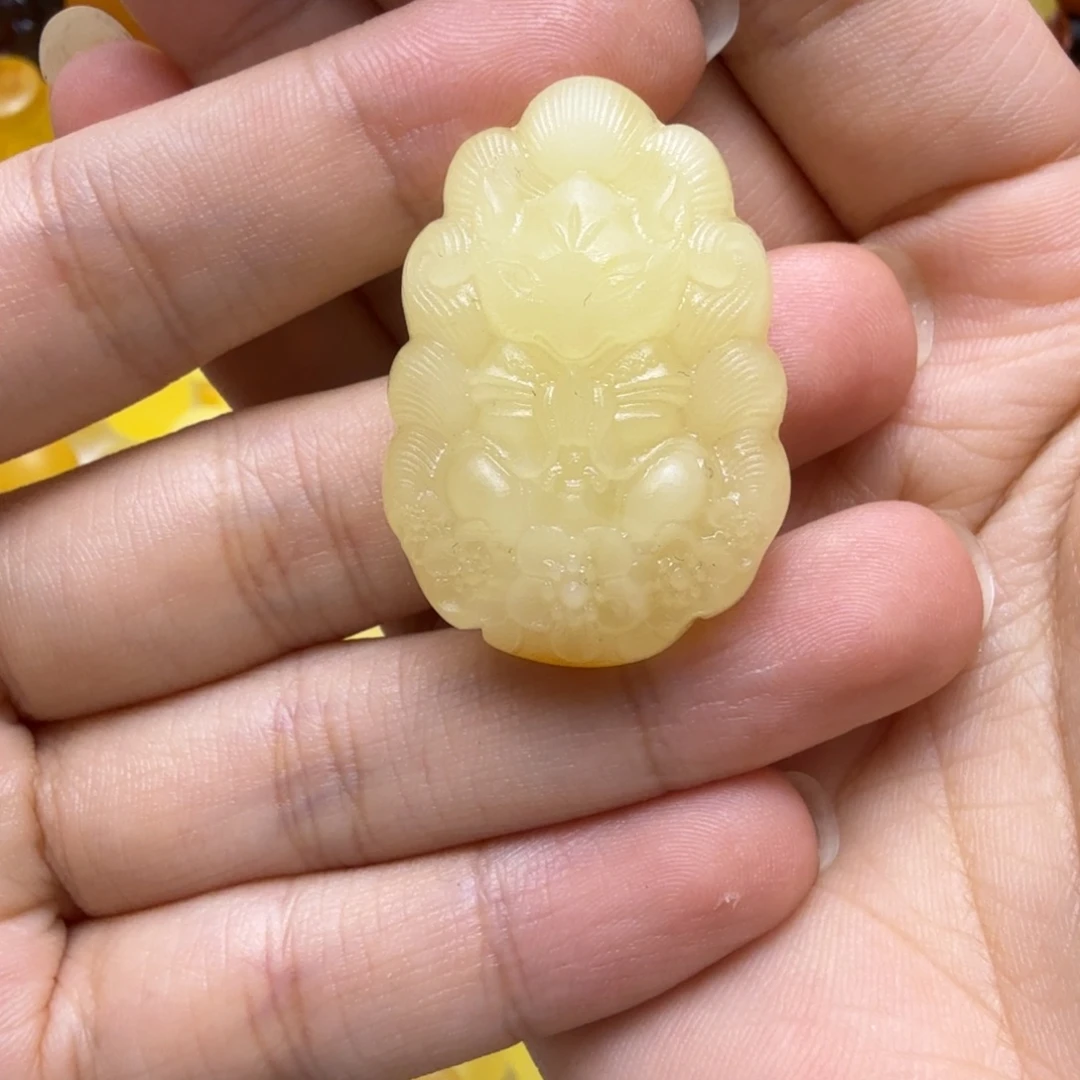 蜜蜡未镶嵌珠宝奇石