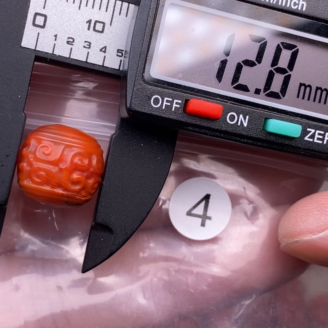 南红玛瑙未镶嵌配饰有瑕疵