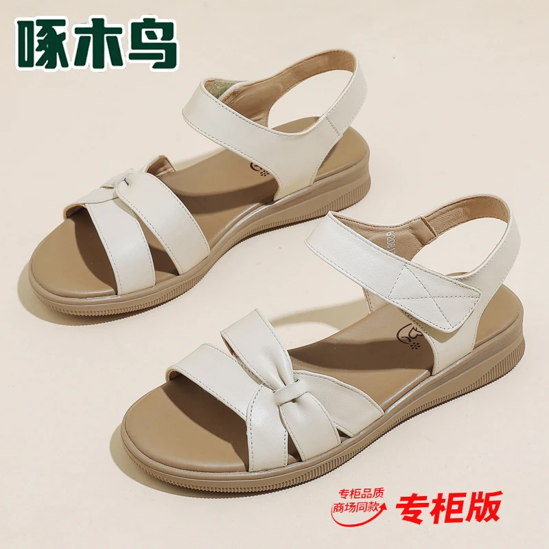 软皮妈妈鞋夏季外穿2025新款中老年平底舒适防滑凉鞋轻便久穿不累