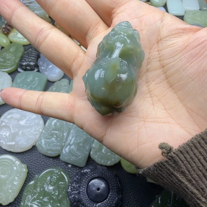 和田玉未镶嵌颈饰