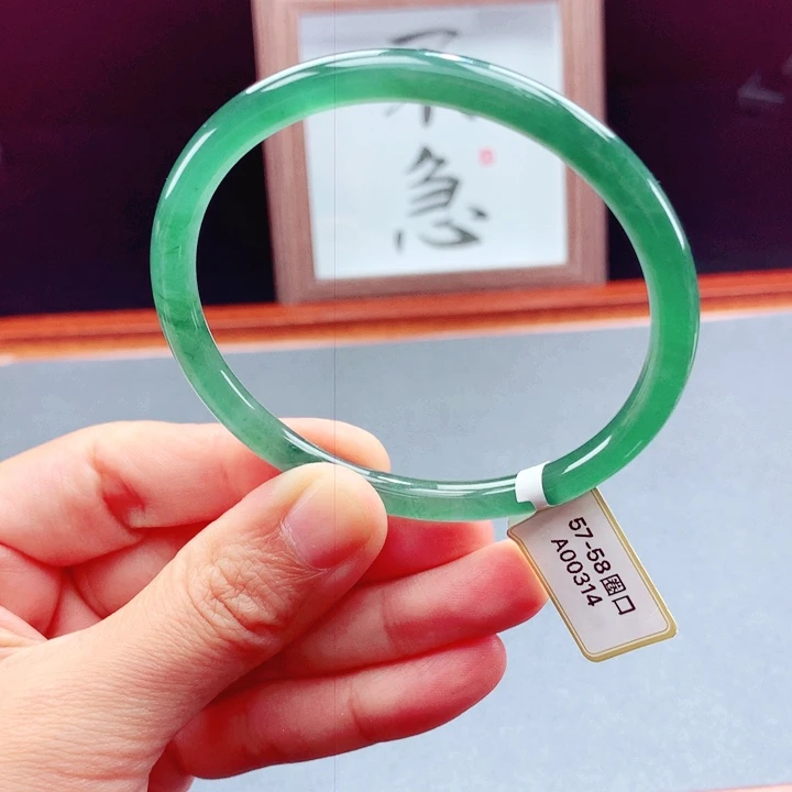 未镶嵌手镯翡翠圆镯
