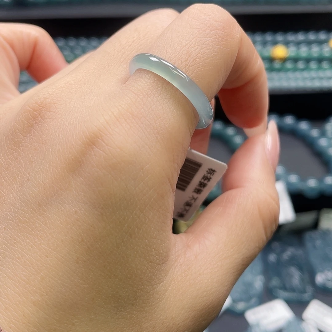 翡翠未镶嵌颈饰戒圈