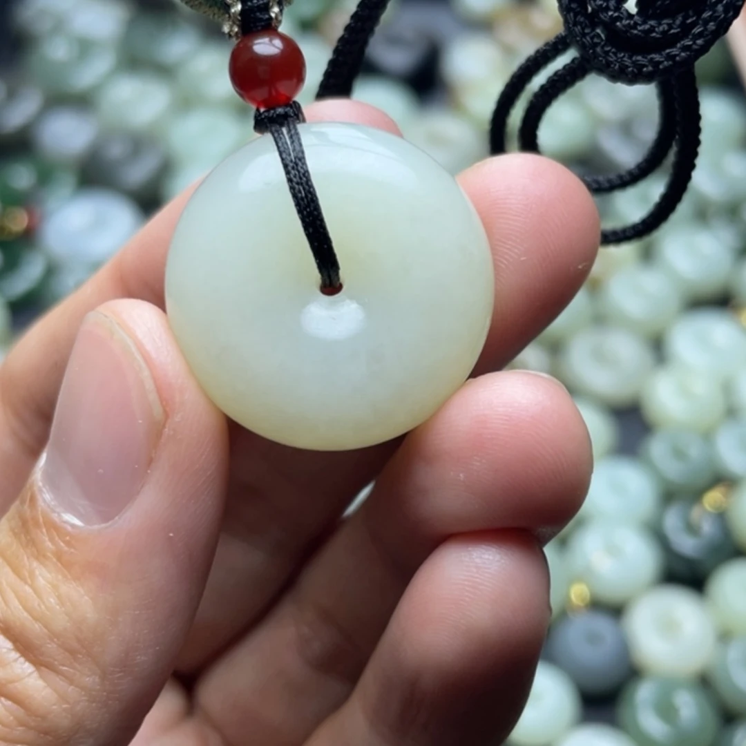 【闪购商品】颈饰未镶嵌和田玉