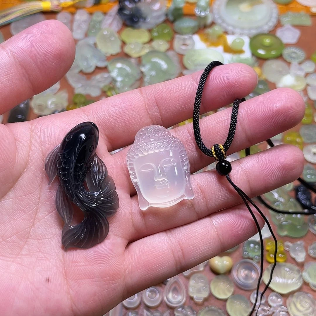 ら***o蛇纹石玉未镶嵌吊坠