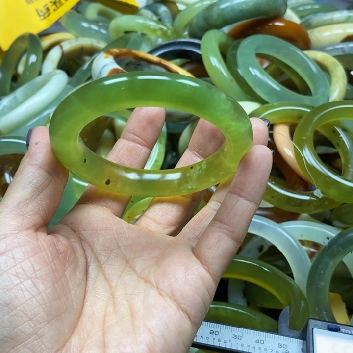 星***未镶嵌蛇纹石玉手镯