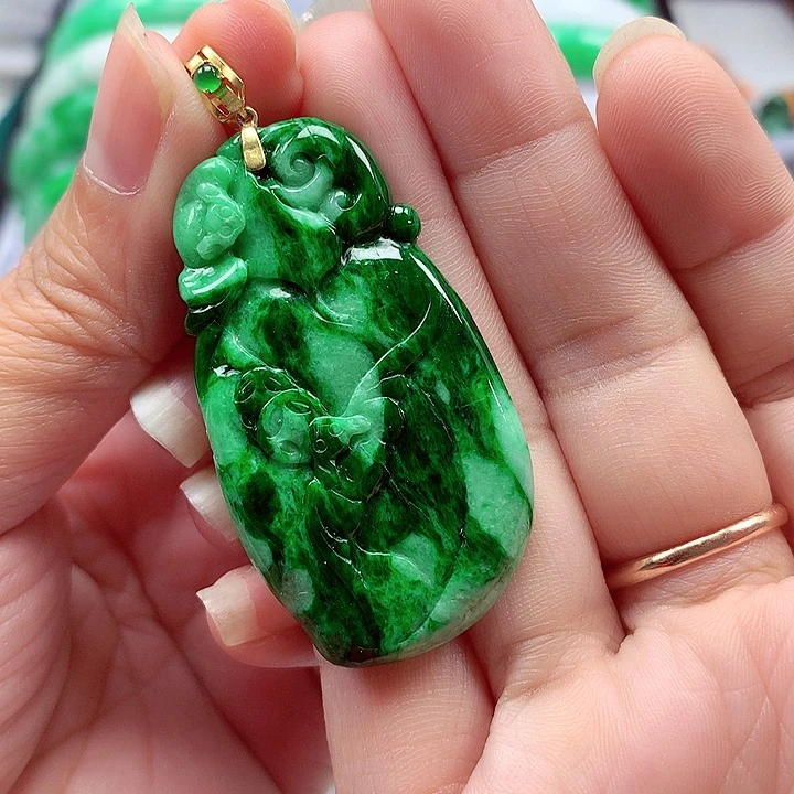 翡翠18K金镶嵌颈饰翡翠
