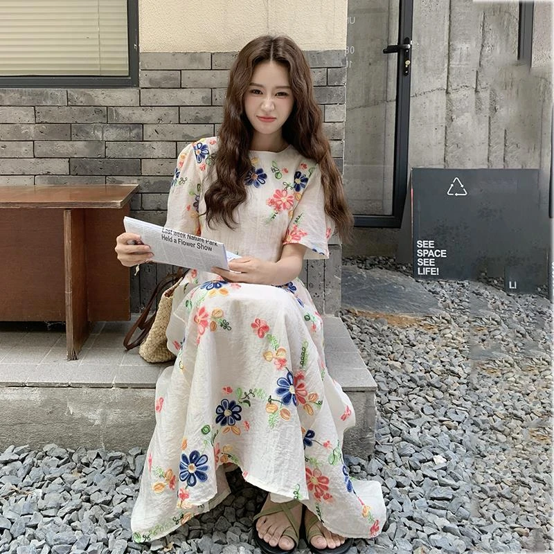 法式刺绣印花泡泡袖连衣裙女夏季2025新款苎麻高级感轻薄碎花长裙
