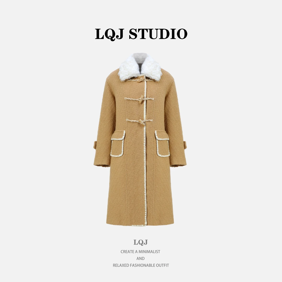 2025冬季宽松气质减龄牛角扣中长款毛领大衣YA24440D003