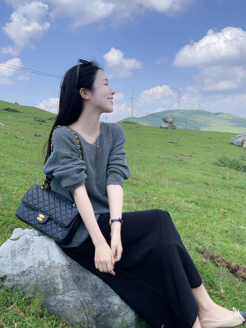 【秋光温柔】静奢风慵懒风时尚套装秋季灰色针织套头直筒黑色半身裙