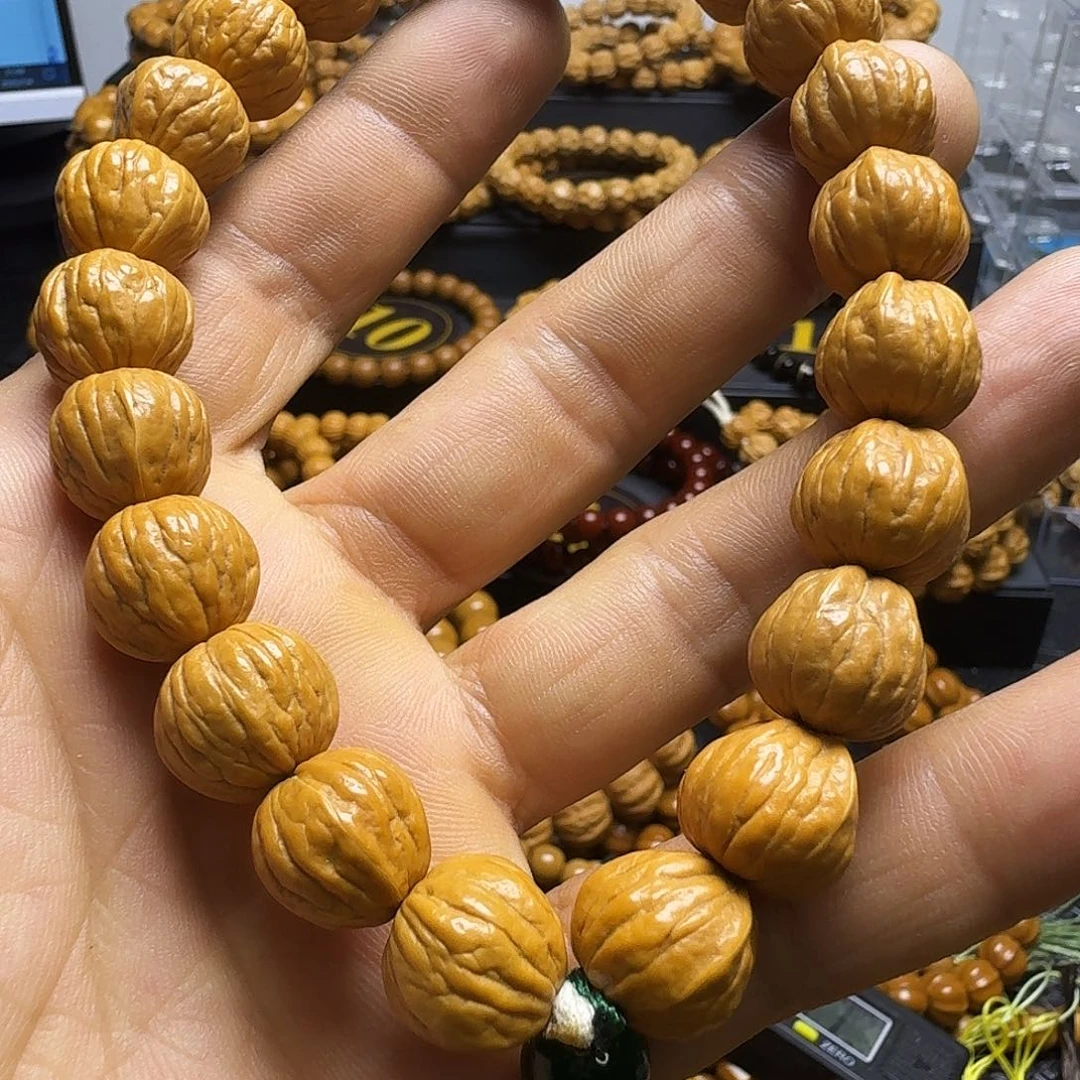 S***e猴头核桃吊坠凤羽