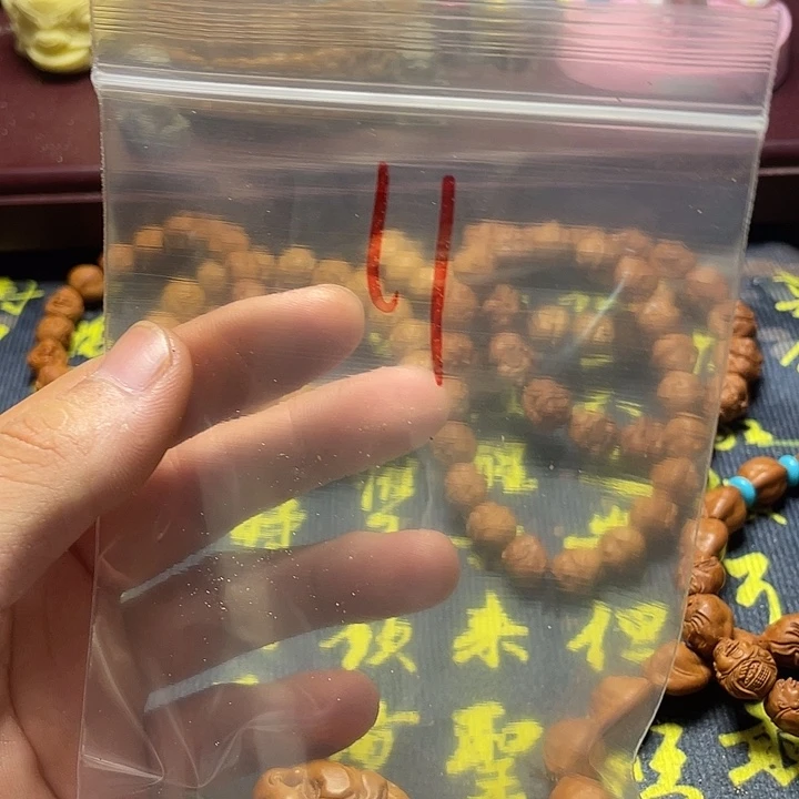 ?**了橄榄核雕刻瑕疵单籽