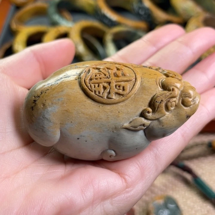 岫岩河磨玉（透闪石质玉）未镶嵌把件