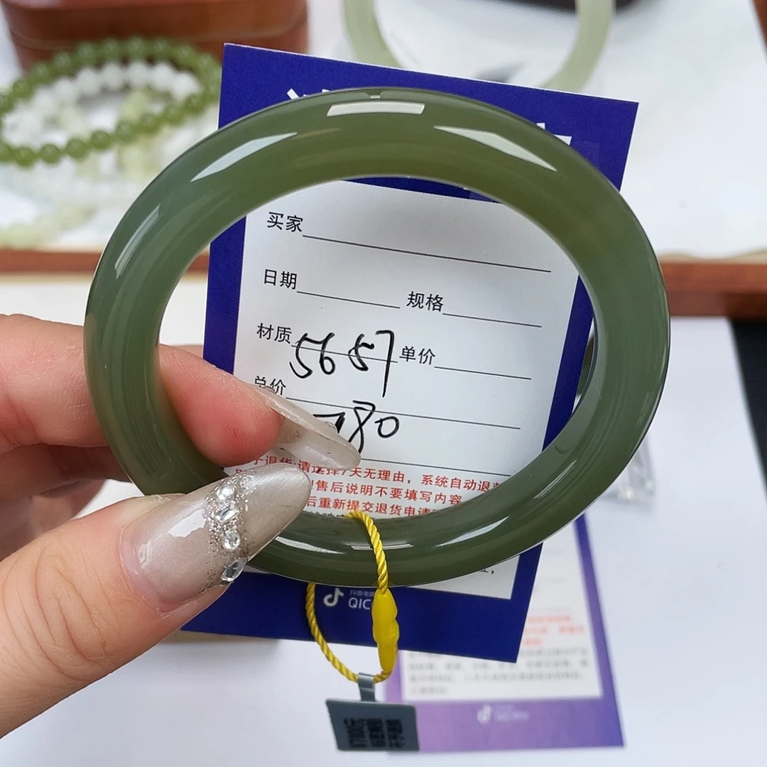 和田玉未镶嵌手镯