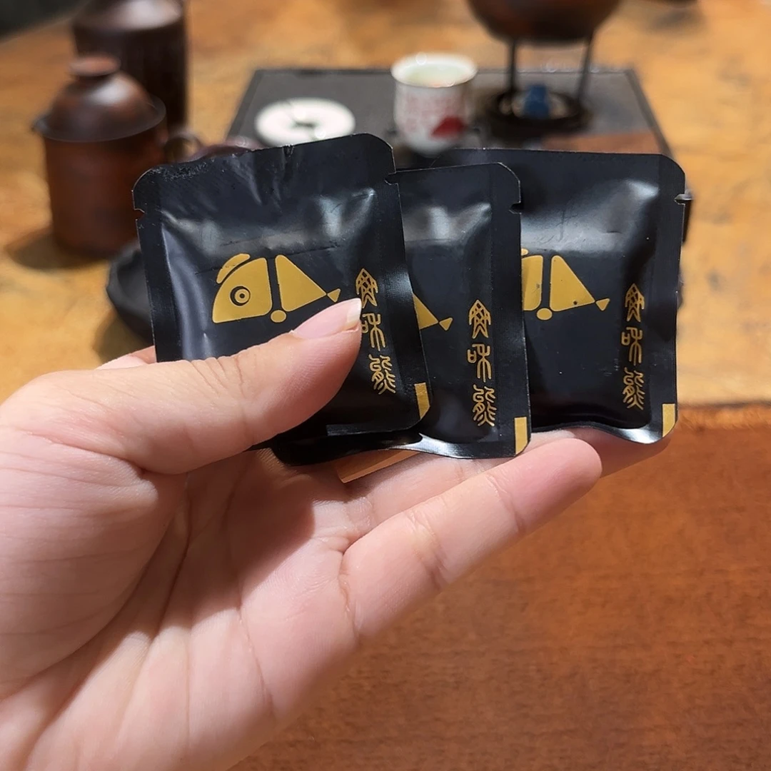 景德镇鱼和熊手工陶艺