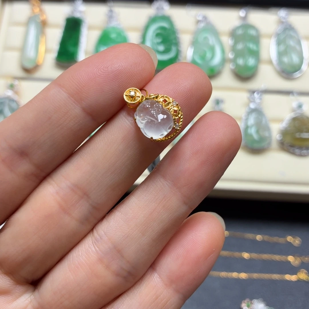 翡翠18K金镶嵌颈饰