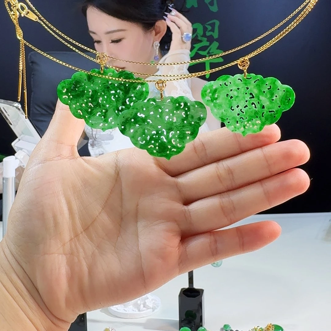 翡翠18K金镶嵌吊坠(不含链)多样性发货发其一18k 赠银项圈有瑕