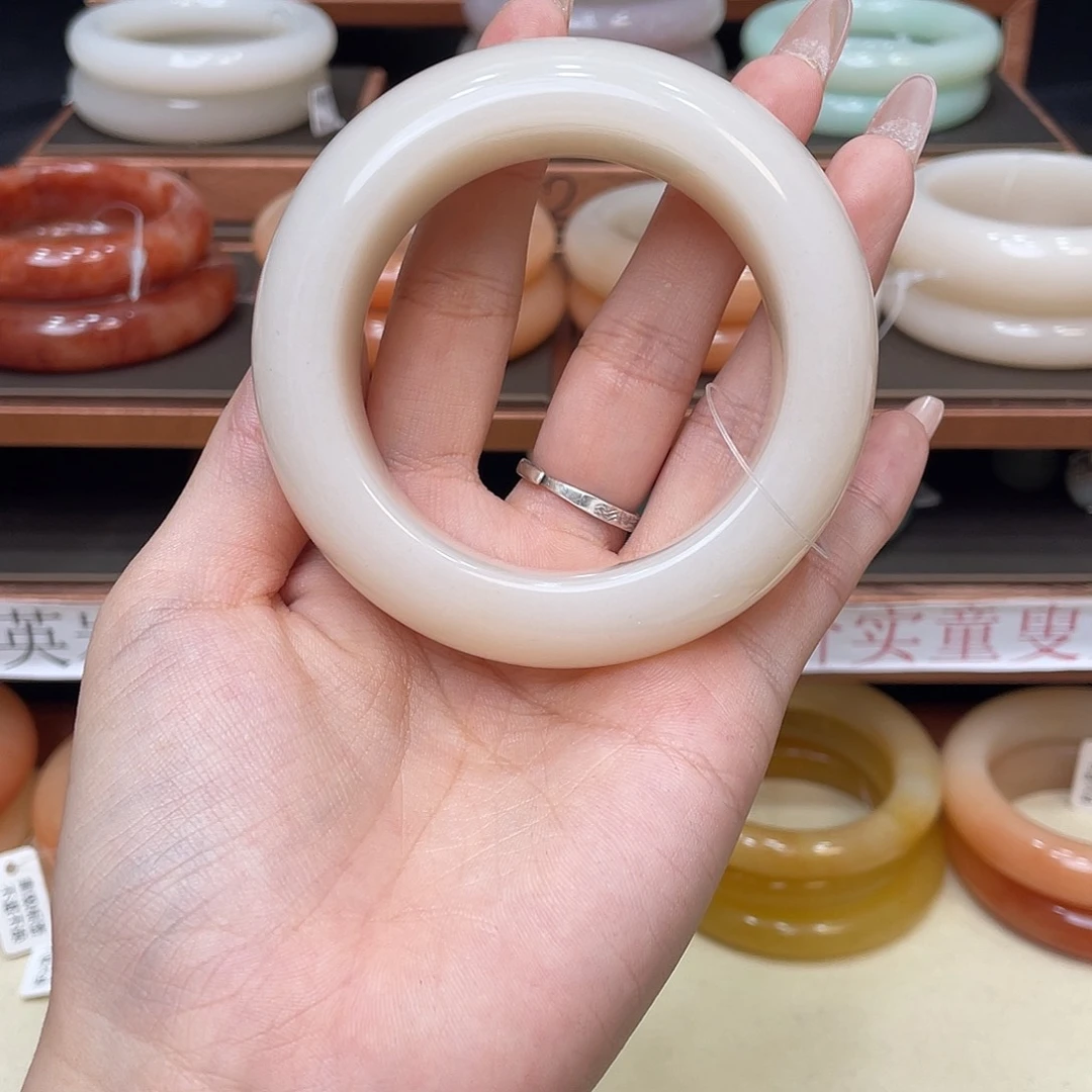 黄***黄未镶嵌手镯石英质玉