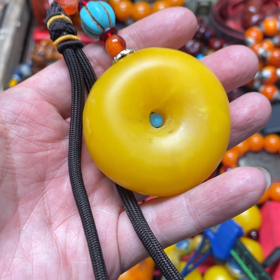 琥珀裸石未镶嵌好物推荐如图所示