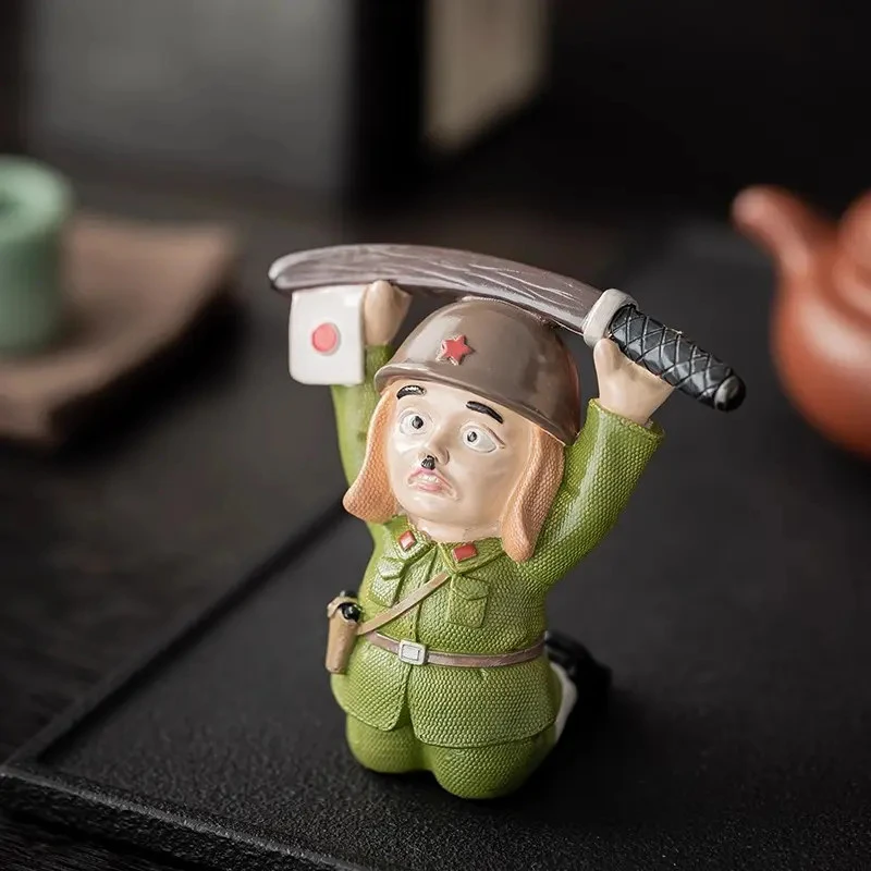 变色茶宠日本大兵下跪摆件喝茶把玩茶台摆件茶桌面装饰品茶盘配件