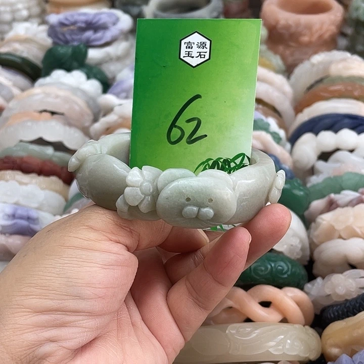 未镶嵌手镯石英岩玉