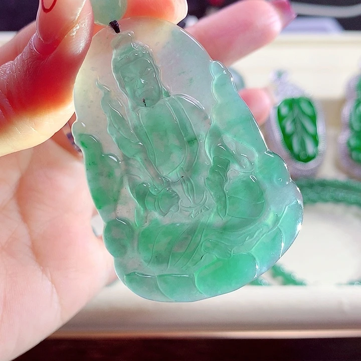 翡翠颈饰未镶嵌天然