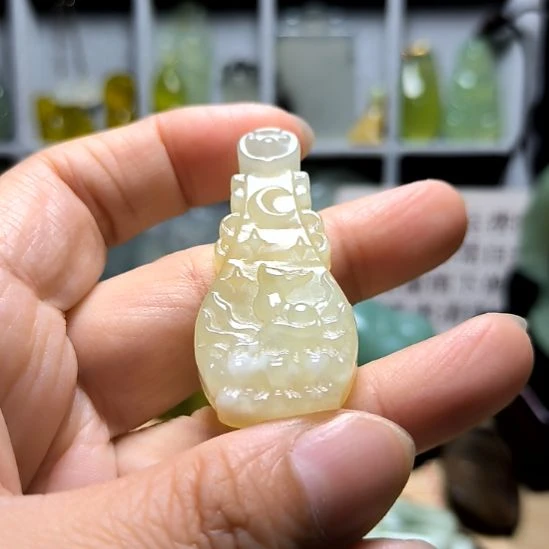 蛇纹石玉未镶嵌颈饰